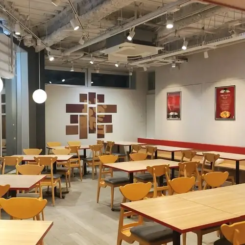 <p>オープンしたての綺麗な店内で美味しい鍋宴会をお楽しみください。</p>