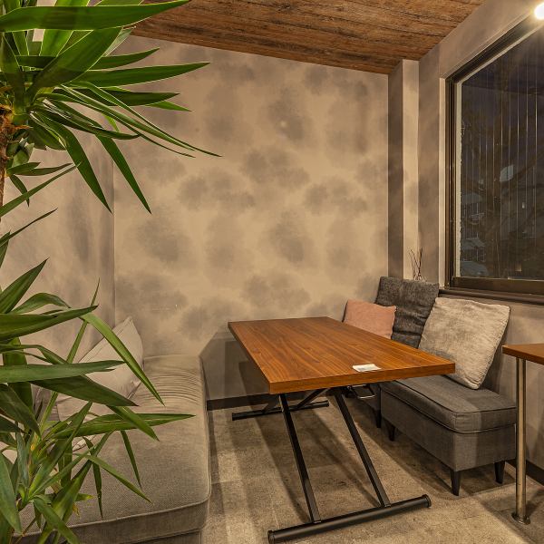 ≪様々なシーンに対応いたします◎≫ソファー席完備◆自慢のおしゃれな空間は様々なシーンでご利用可能です◎ゆったりとくつろげるソファー席は友人との飲み会やデートはもちろん、ランチ利用は女子会やママ会などにもぴったり◎飲み放題付きコースもご用意しており、思い出に残る特別な時間をお過ごしいただけます♪