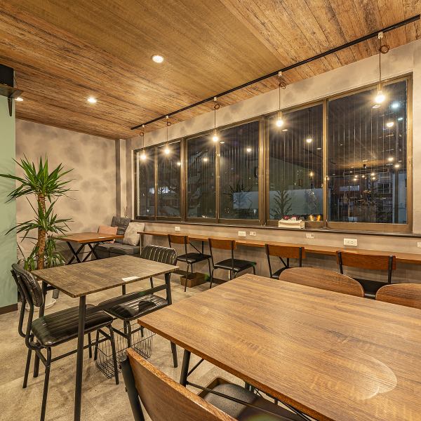 ≪ゆったりとくつろげる広々空間☆≫2名・4名テーブル席完備◆飲み放題付きの宴会・パーティー向けコースもご用意しておりますのでお誕生日・記念日・ハレの日も、女子会・ご家族・接待・お食事会・ご宴会など、様々なシーンでご利用いただけます。PeaCellY Cafe 久留米にて、皆様のご来店を心よりお待ちしております。