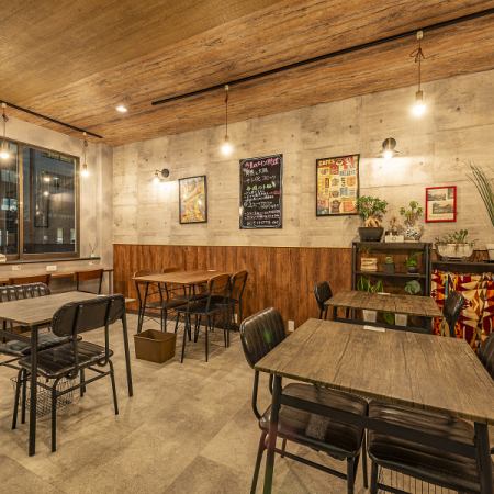 飲み会や女子会にも最適な4名様テーブル席。