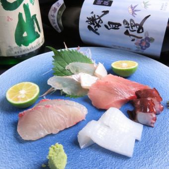 怀石套餐含2小时无限畅饮和时令生鱼片5,000日元