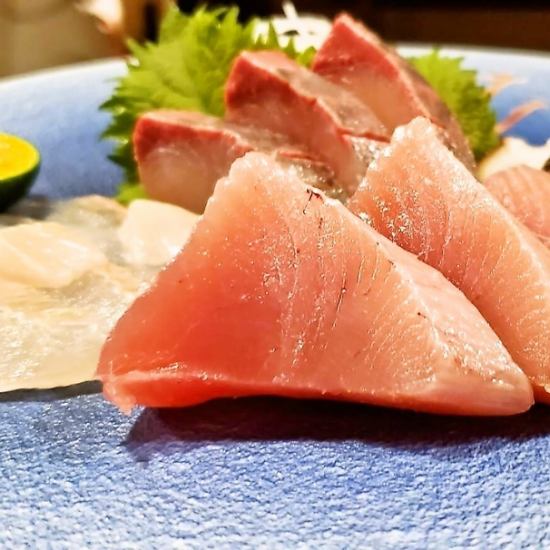 仕入れたての鮮魚の刺身が堪能できるお店。