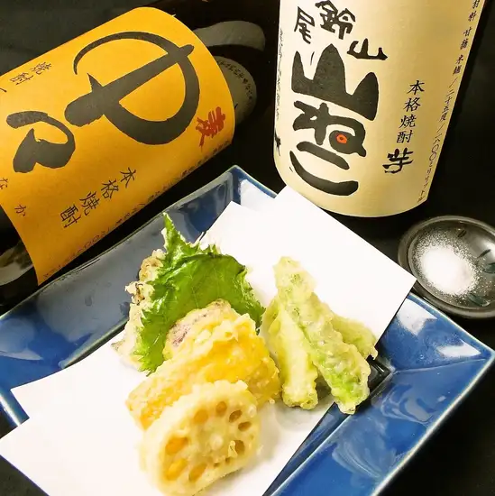 A restaurant with a chef who speaks in the Awa dialect and serves exquisite dishes... It also has private rooms with a relaxing, hidden-away feel.
