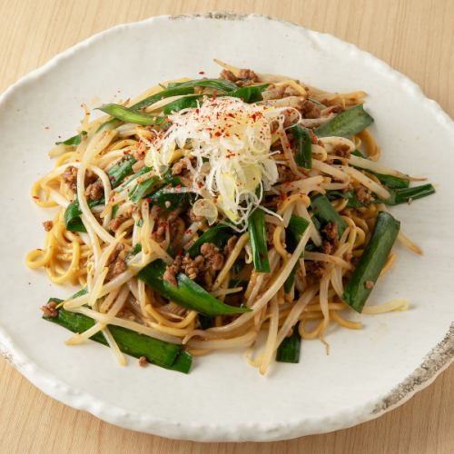 Spicy fried noodles with chives
