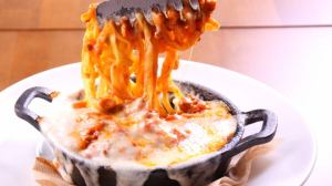 Melty mozzarella and oven-baked bolognese