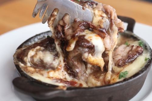 Oven-roasted beef with melty mozzarella and red wine stew