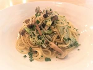 Boiled whitebait and cabbage with green shiso pesto