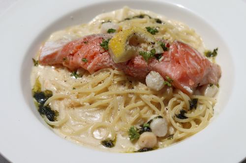 Salmon fillet and shrimp in lemon cream sauce