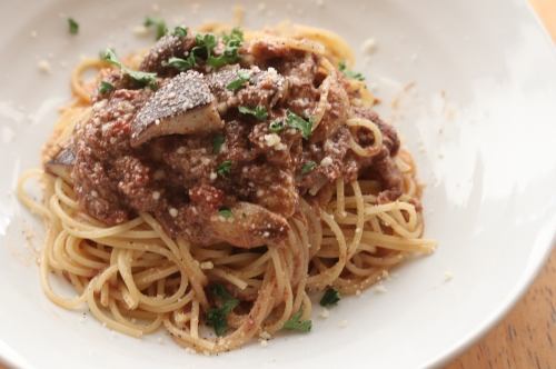 Angus beef stewed in red wine with special meat sauce