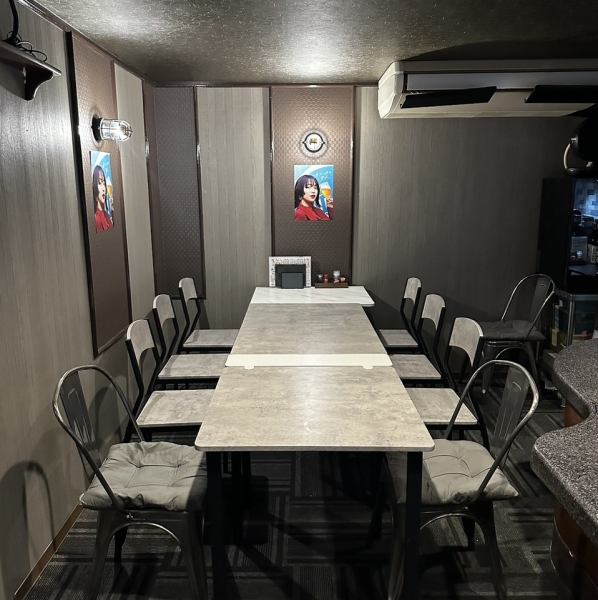 お席は程よい距離感に配慮されており、親しい友人や職場の同僚と気兼ねなくゆったりとした時間を楽しめます。各種宴会に最適な飲み放題付コースもご用意していますので、季節の食材をふんだんに使った料理とともに賑やかなひとときをお過ごしいただけます。少人数からグループでのご利用まで幅広いシーンにおすすめです。