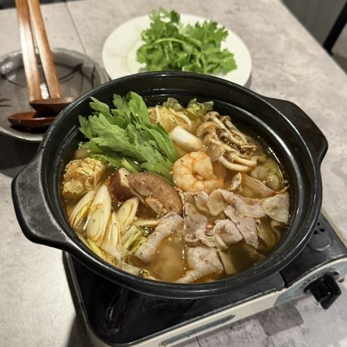 麻辣スープのパクチー鍋/豚のみぞれ鍋/豚肉とキムチ鍋