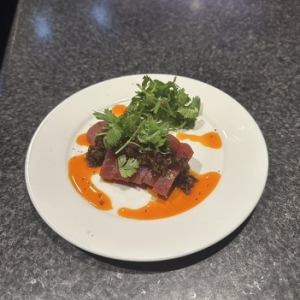 本マグロの麻辣ラー油パクチー/パクチーシーザーサラダ