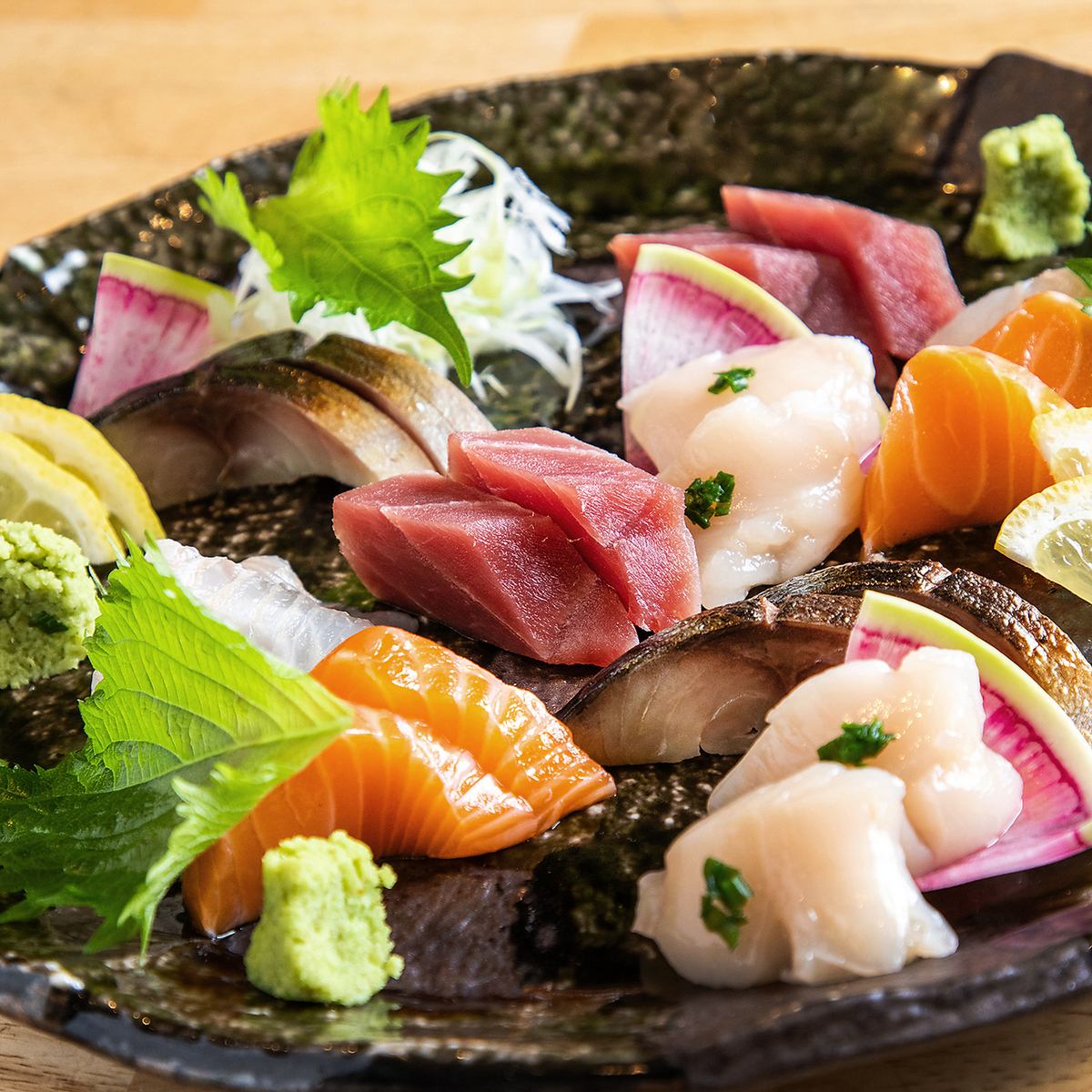 漁師が仕入れる新鮮な海鮮を活かしたお料理はお酒とも相性抜群！