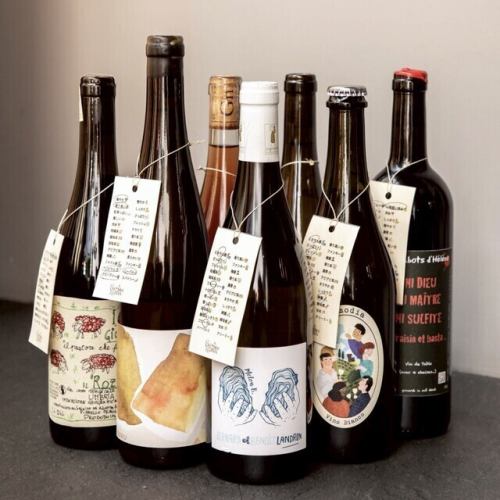 店長厳選のナチュラルワインと自慢の一品料理