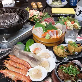 豪華浜焼き,刺身4点盛り合わせ９品ボリューム満天9品120分飲み放題付きコース 4000円(税込)