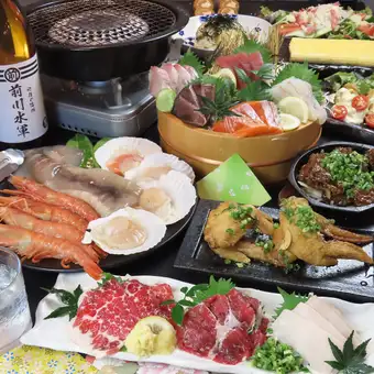 A luxurious 10-course meal including 3 kinds of horse sashimi, grilled seafood, and a generous 5 kinds of fresh fish sashimi, all with all-you-can-drink: 4500 yen (tax included)