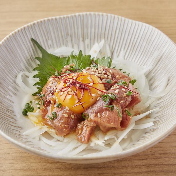 名物!!「牛タンユッケ」。歓送迎会にもピッタリなコスパ抜群のコースメニューもご用意！