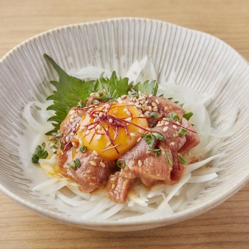 名物!!「牛タンユッケ」。歓送迎会にもピッタリなコスパ抜群のコースメニューもご用意！