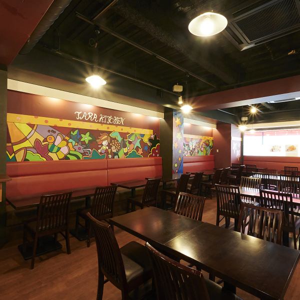 店内は大きく広々！100席の大型店のため臨機応変にご対応。パーティーや宴会などで大活躍間違いなし！無国籍料理と本格カレーで、いつもとちょっと違うエスニック女子会や各種宴会、歓送迎会のご相談お待ちしております。