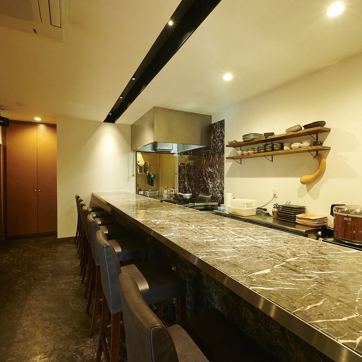 清潔感のある落ち着いた店内で当店自慢の料理をお楽しみください