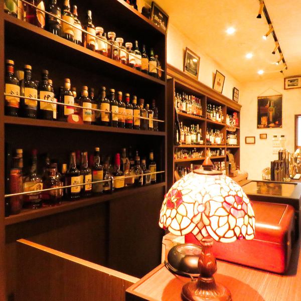 The inside of the store is a fashionable and calm space.The warm vintage wood interior and numerous liquors from all over the world enhance the atmosphere.If you want to relax, aim for OPEN ~ 20:00 and after 22:00.