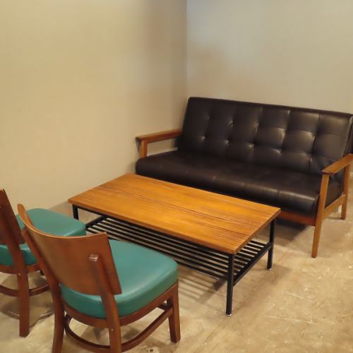 KAKAOc은 친구와 가족과 함께 지내기에 좋은 가게입니다.부드러운 등불이 마음에 평화를주고 자연스럽게 대화가 연주하는 환경이 갖추어져 있습니다.따뜻한 나무 테이블이 모인 사람들을 연결하고 추억을 깊게하는 데 도움이됩니다.어린이 동반이라도 안심하고 즐길 수 있는 분위기가 매력적◎