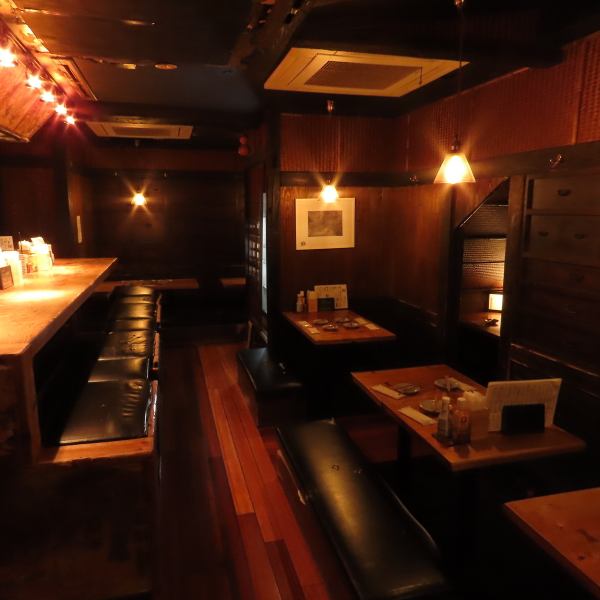 【カウンター席】カウンターはオープン形式になっており、正面のお席ではライブキッチンとしてお楽しみいただけます♪目の前で新鮮な食材が美味しく調理されて届くのを見るのも楽しい◎店内は木のぬくもりあふれる柔らかく優しい雰囲気です♪　※店内貸切も可能です♪　詳しくはお店まで連絡ください！！