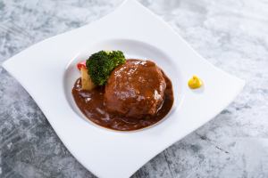 Stewed Japanese black beef hamburg steak 200g