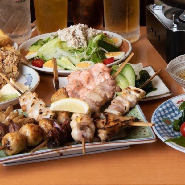 4400 JPY（含稅）的推薦宴會套餐，您可以享用10道受歡迎的雞肉菜餚！