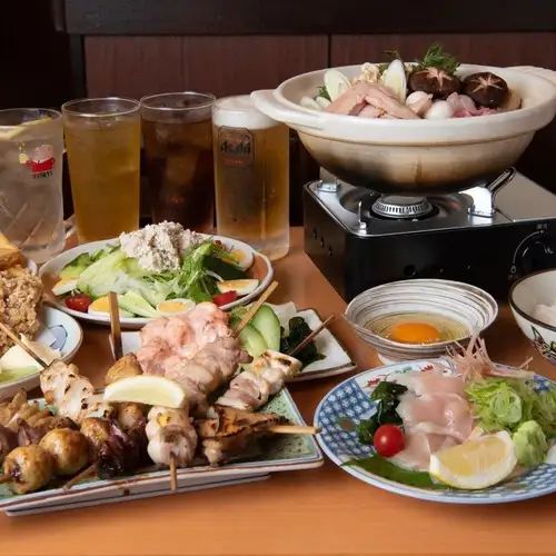 All-you-can-drink for 3 hours included. A fulfilling chicken hot pot banquet course: 5680 yen (tax included).
