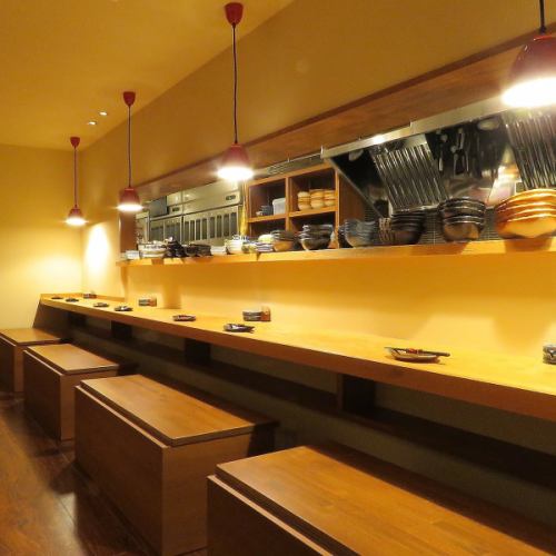 The counter seats are also perfect for one person to drink saku ♪