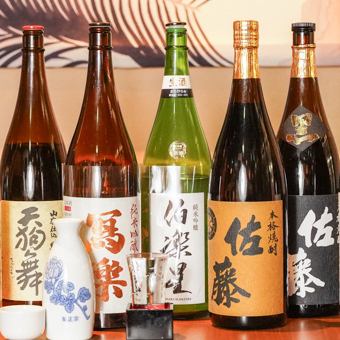 常に12～13種類の日本酒をご用意しており、全国各地からその時期に美味しい銘柄を厳選して取り揃えています