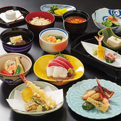 3種の会席料理や、精進料理をご用意♪肉・魚・天ぷらなど旬の食材を使った料理は絶品