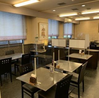 一人様でも静かにお料理やお飲み物をお楽しみいただける席をご用意しております。ぜひお気軽にご利用ください。