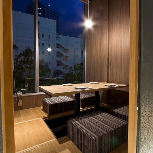 An izakaya with a beautiful wooden interior.Enjoy a leisurely meal in Osaki♪