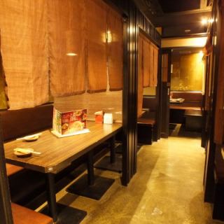 【ママ会や女子会にもおススメ！】のれんとすだれで仕切られています。女子に大人気！ちょっぴり贅沢な宴会コースをご用意致しました☆女性に嬉しい♪わいわいと気の合う仲間で楽しんで下さい♪