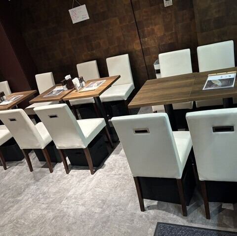 落ち着いた雰囲気の内装