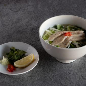 しっとりチキンと生野菜のフォー
