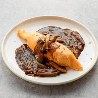 煮込み合挽きミンチとキノコの熟デミオムライス