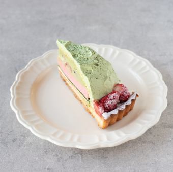 抹茶といちごムースのタルト
