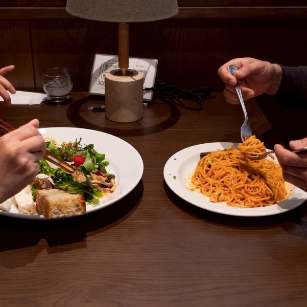 ランチタイムからディナータイムまで楽しめる！お食事、カフェ、多様なシーンにご利用頂けます！