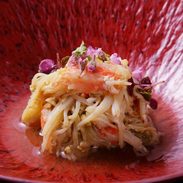 Carefully selected seasonal ingredients! ``Ishinomaki-produced hairy crab with crab miso''
