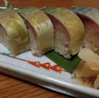 Mackerel pressed sushi (half)