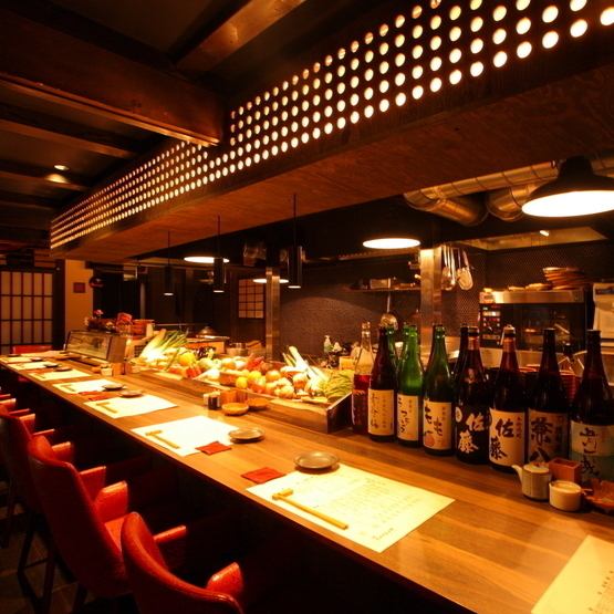 清酒和小吃，后巷的联排酒馆，静静地站在京都市场柳叶场
