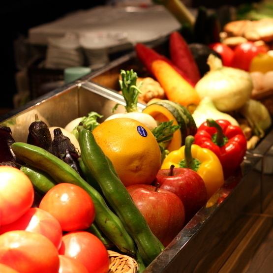 [特色菜＃2] <蔬菜>在當地採購的新鮮蔬菜。推薦如烤蔬菜
