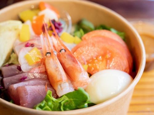 海鮮と 京漬物の温玉サラダボール