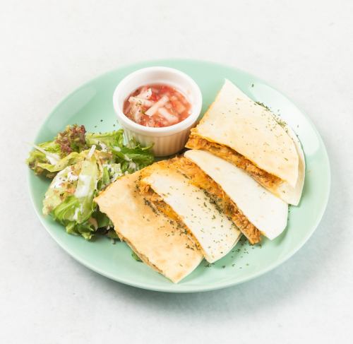 ケサディーヤ【チキン】2ピース/4ピース