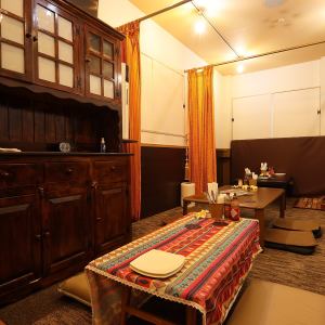 当店は、貸切にも対応しており、最低人数は10名様からとなっております。周囲を気にせず、アットホームな雰囲気の中で大勢で楽しむことができるため、特別なイベントや集まりに最適です。貸切に関する詳細はお気軽にお問い合わせください。心温まるひとときをご提供します。