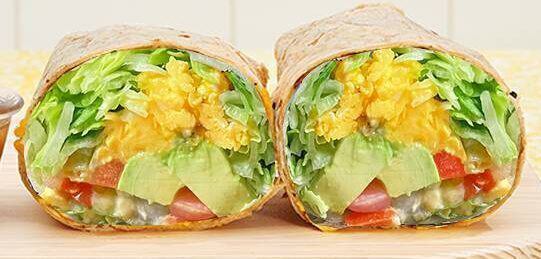 食感豊かな【エビアボカド・ブリトー】