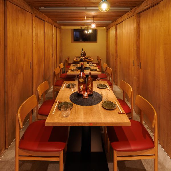 For banquets, we can accommodate up to 100 people in a private room.It is also conveniently located in front of the station.There are also horigotatsu and tatami seats.Our entire staff will be happy to assist you in making your party a wonderful one.Please use it for special occasions such as company banquets and wedding after-parties.